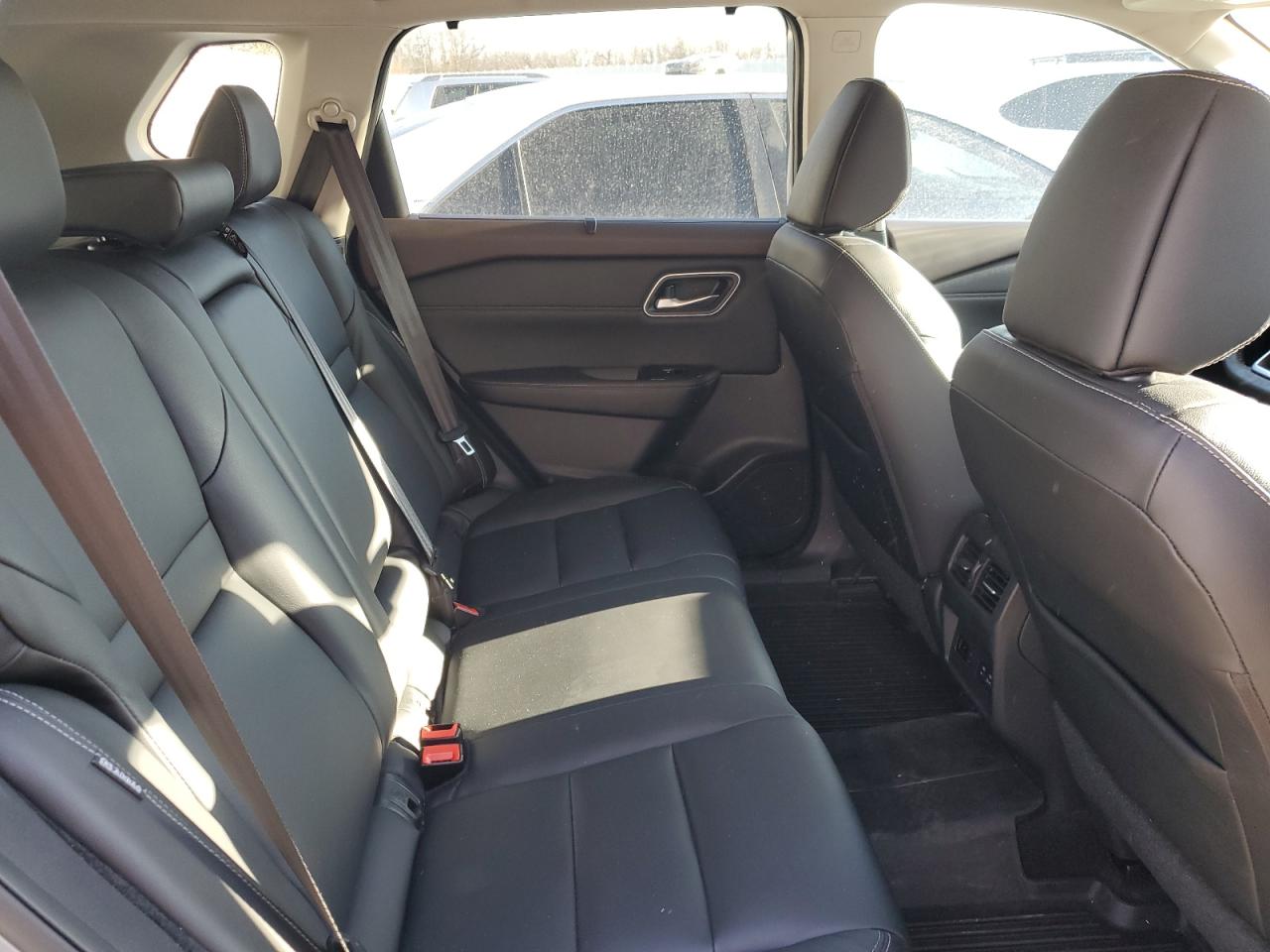 2021 Nissan Rogue - Image 11