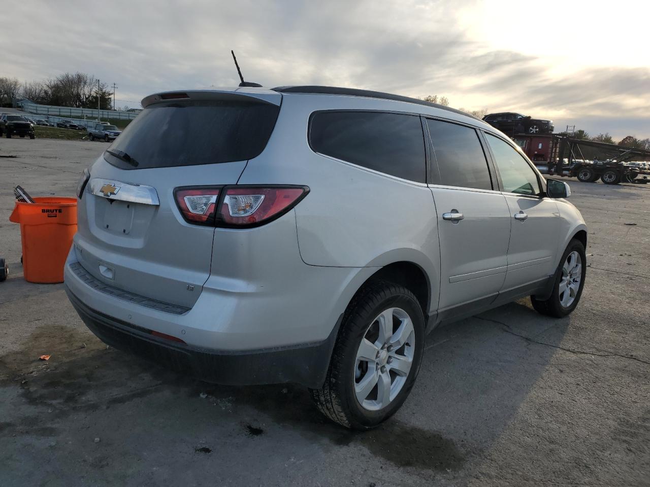 VIN 1GNKRGKD0HJ223708 2017 CHEVROLET TRAVERSE no.3