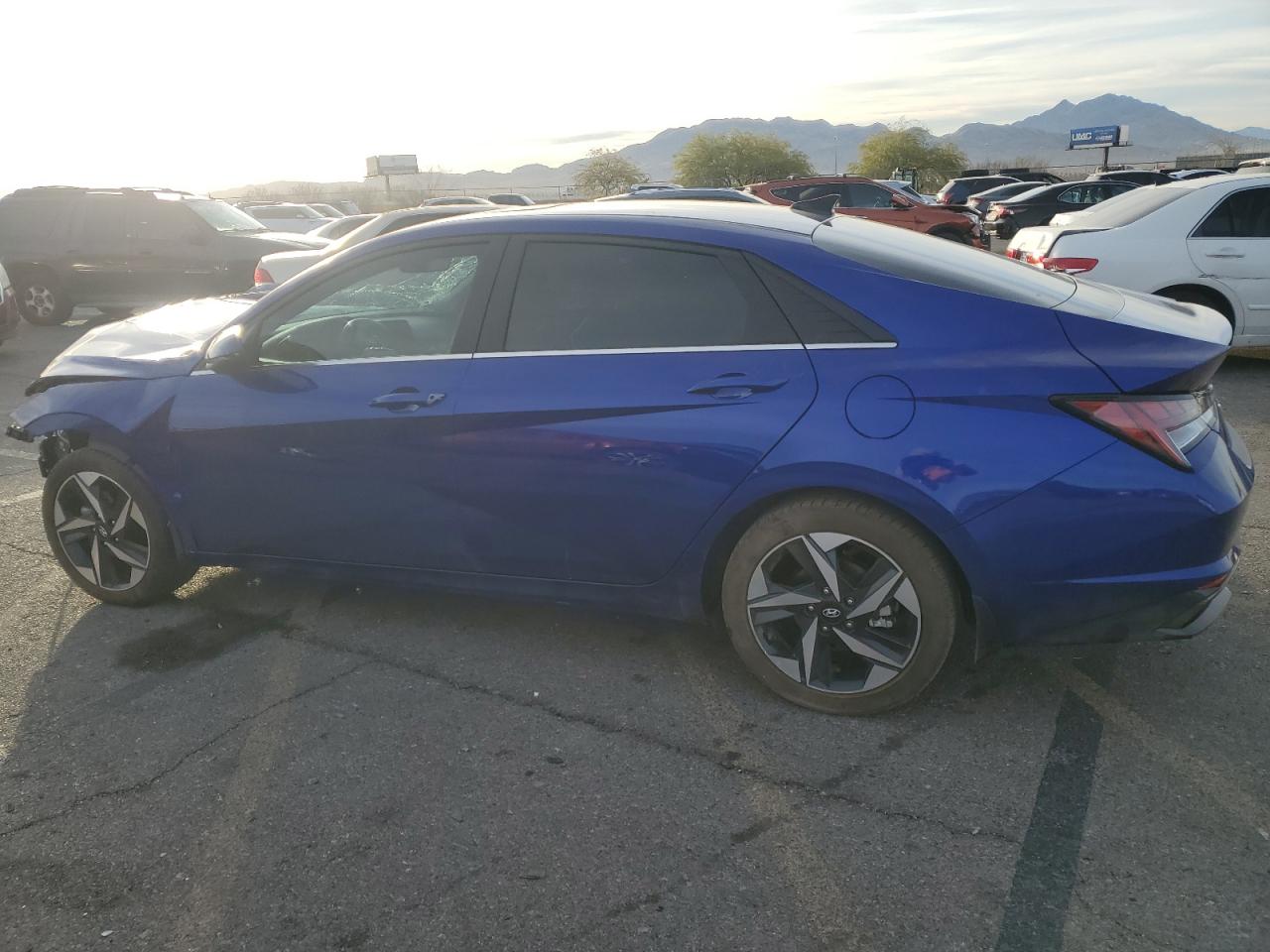 2022 Hyundai Elantra - Image 2