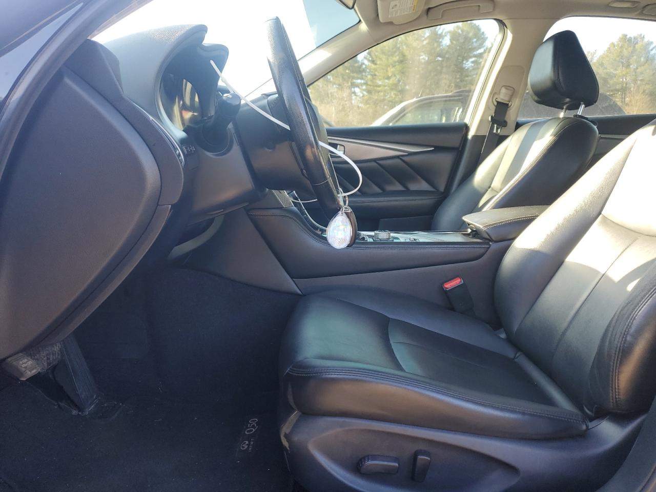 2015 Infiniti Q50 - Image 7