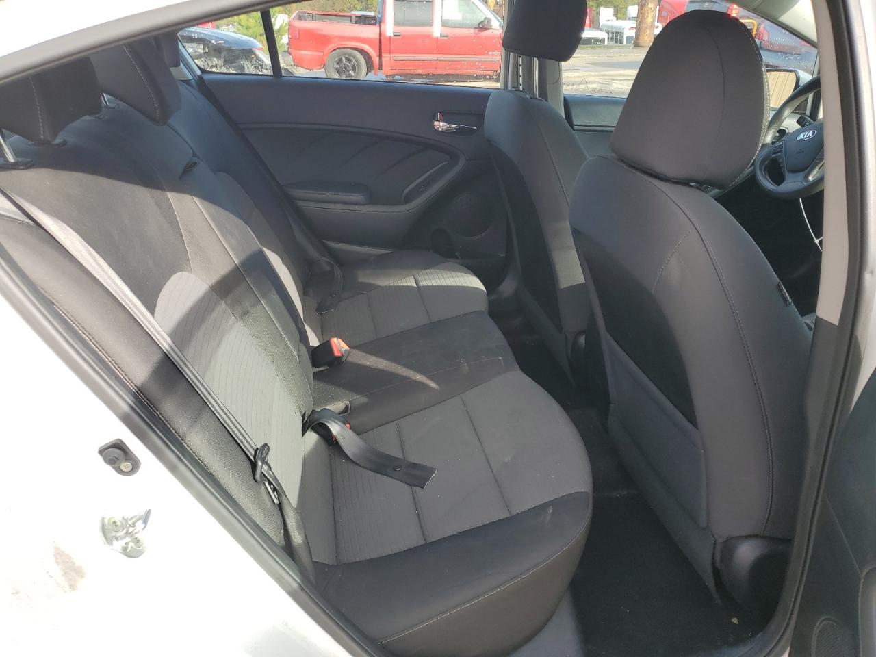 2015 Kia Forte - Image 11