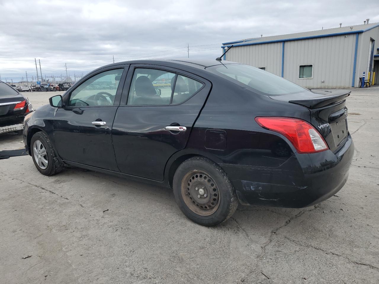 VIN 3N1CN7AP4KL821226 2019 NISSAN VERSA no.2