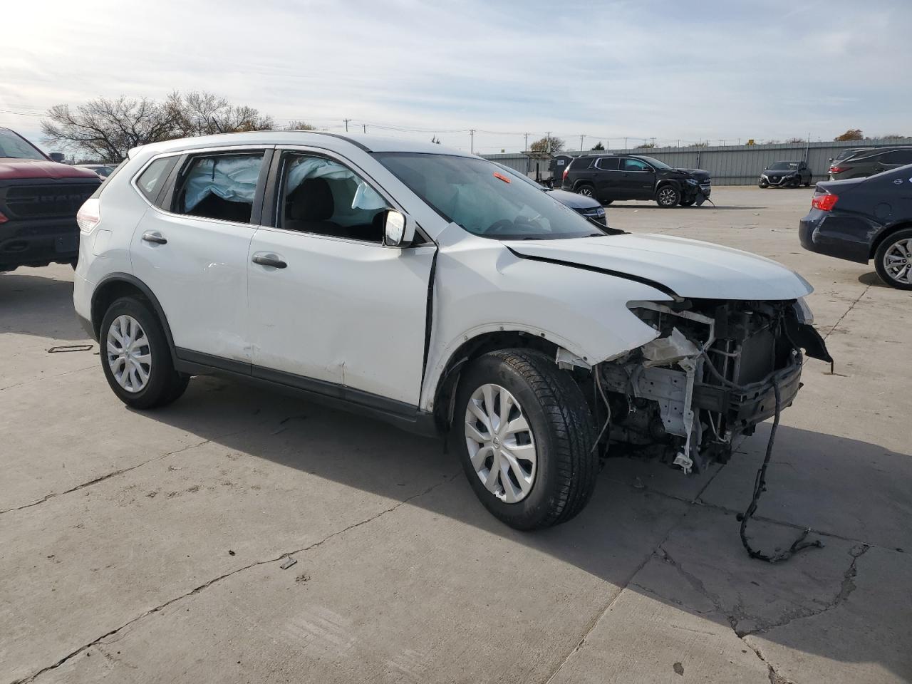 VIN KNMAT2MT6GP674649 2016 NISSAN ROGUE no.4