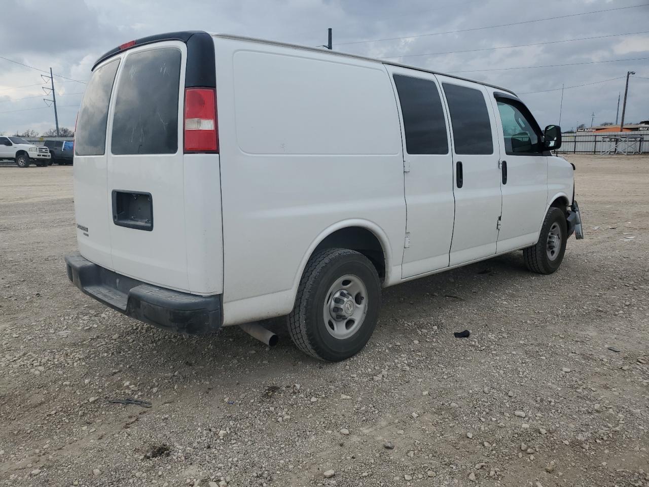 VIN 1GCWGAFF8G1211880 2016 CHEVROLET EXPRESS no.3