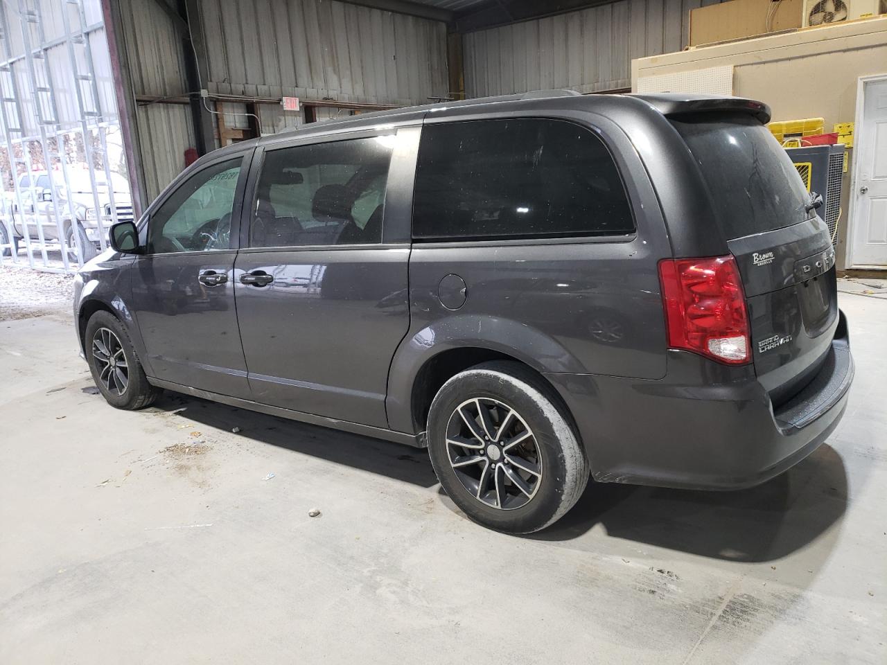 2019 Dodge Caravan - Image 2