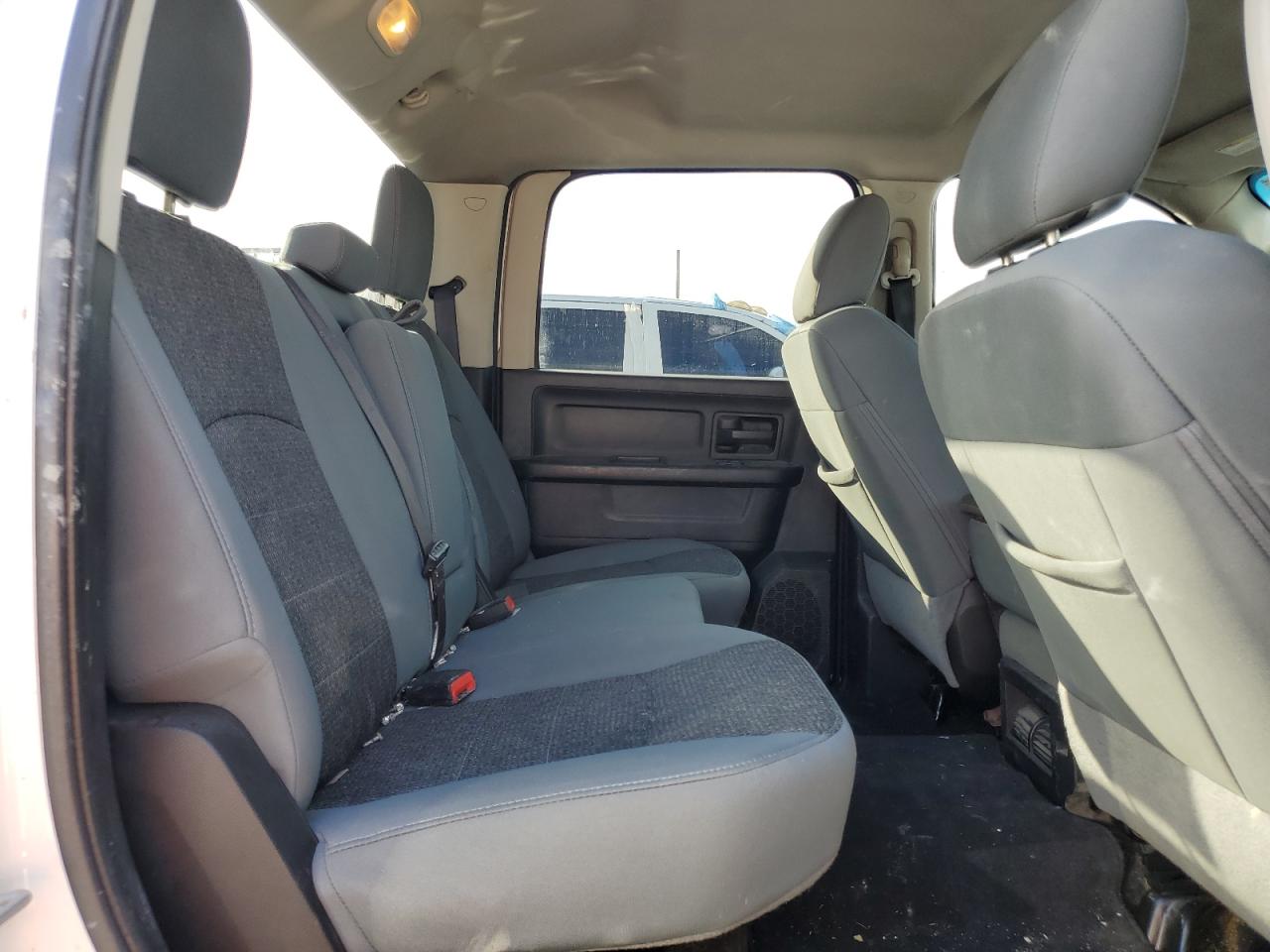 2015 RAM 3500 - Image 10