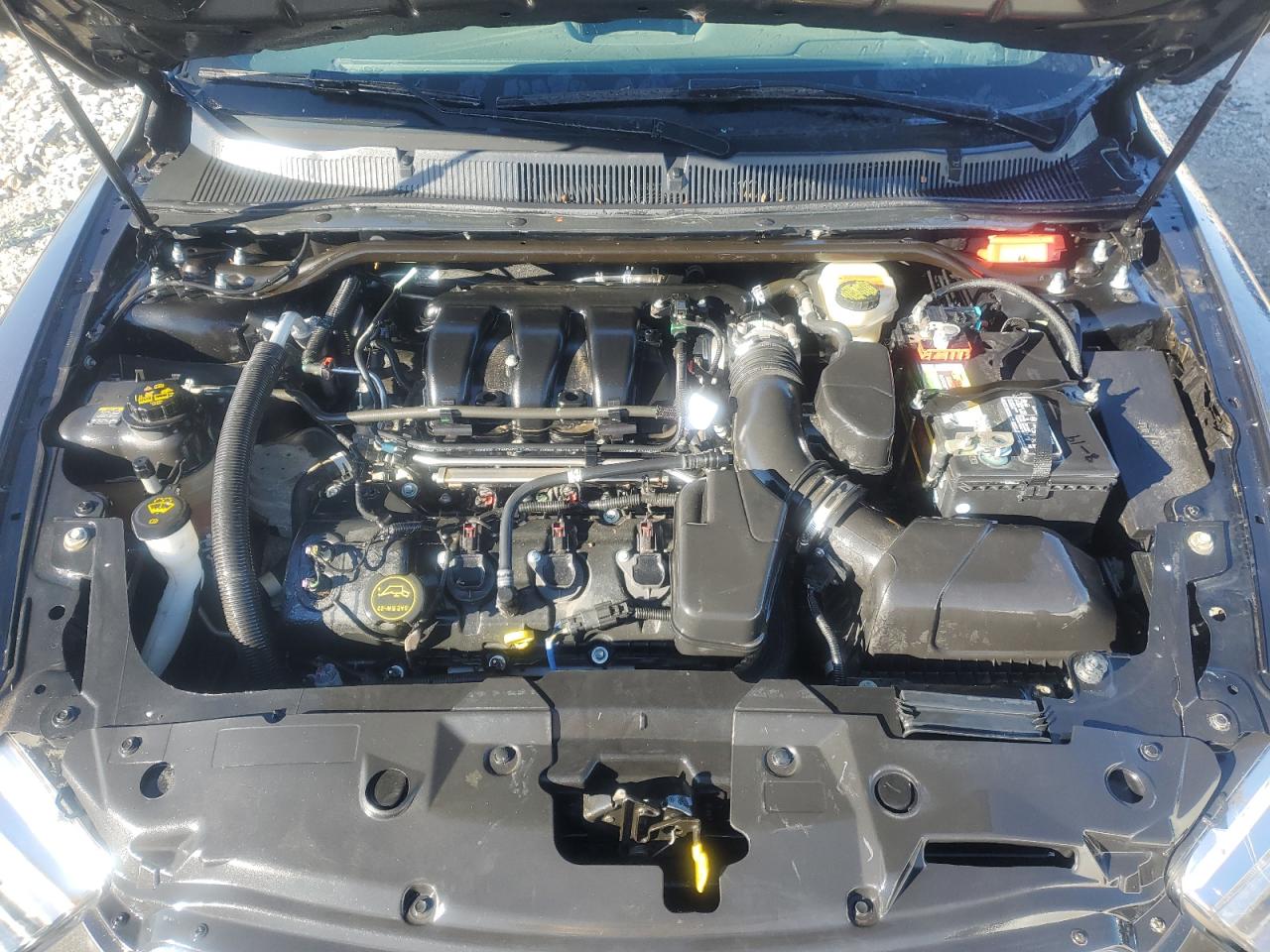 2015 Ford Taurus - Image 11