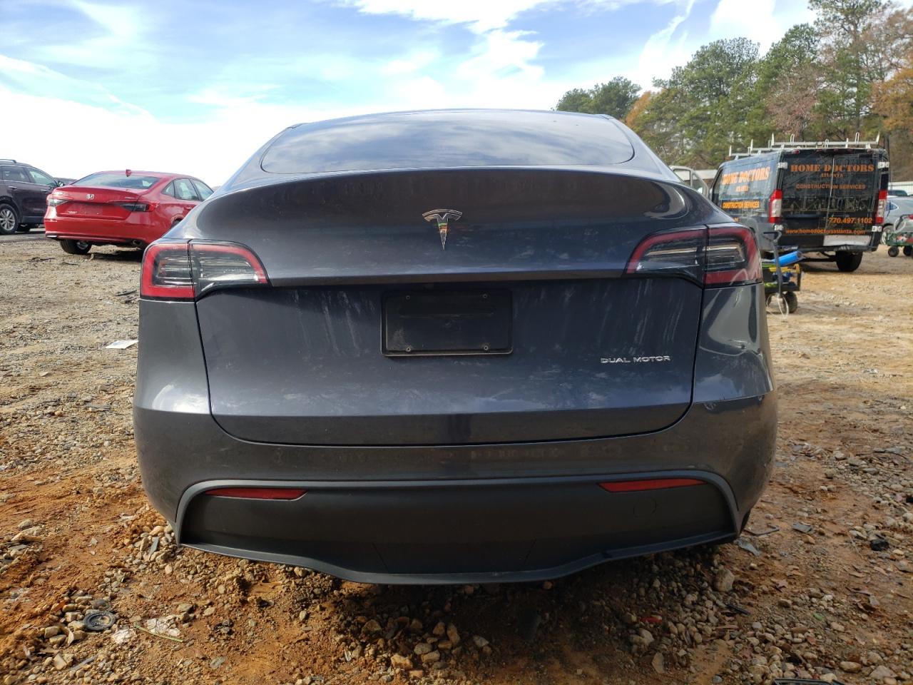 2023 Tesla Model Y VIN: 7SAYGDEE8PF823817 Lot: 84835674