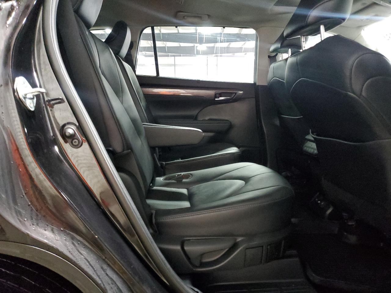 2021 Toyota Highlander - Image 12