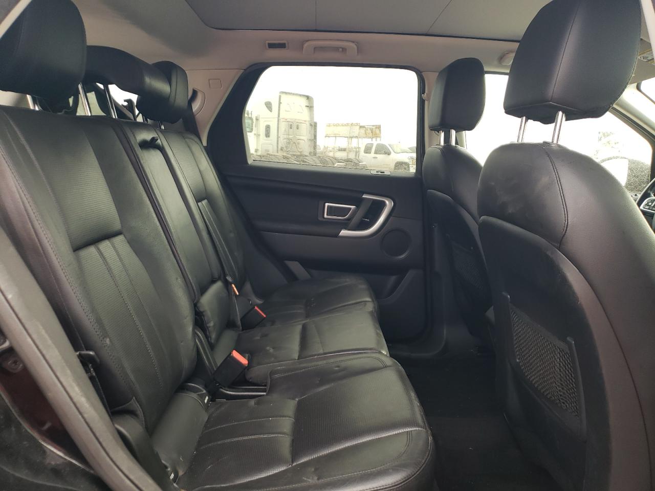 2017 Land Rover Discovery - Image 10