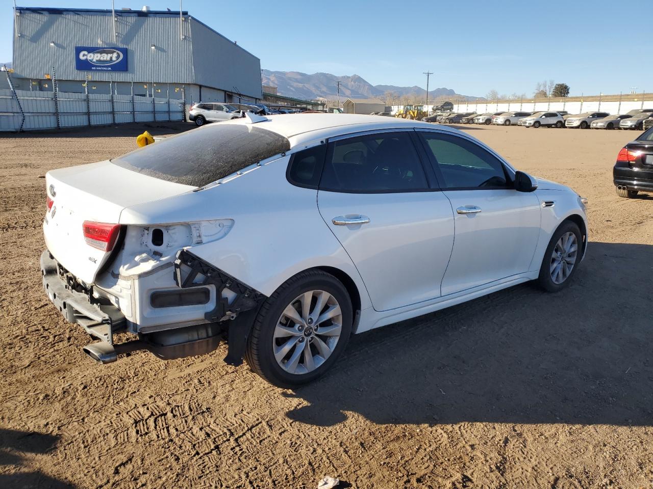 VIN 5XXGU4L33HG160769 2017 KIA OPTIMA no.3