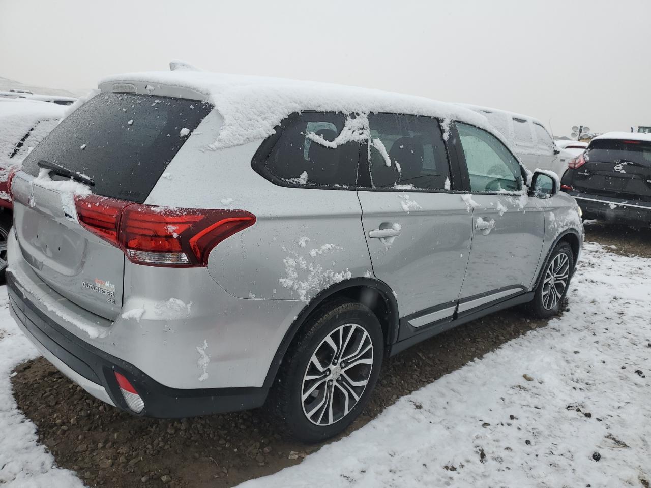 VIN JA4AZ3A32JJ003363 2018 MITSUBISHI OUTLANDER no.3