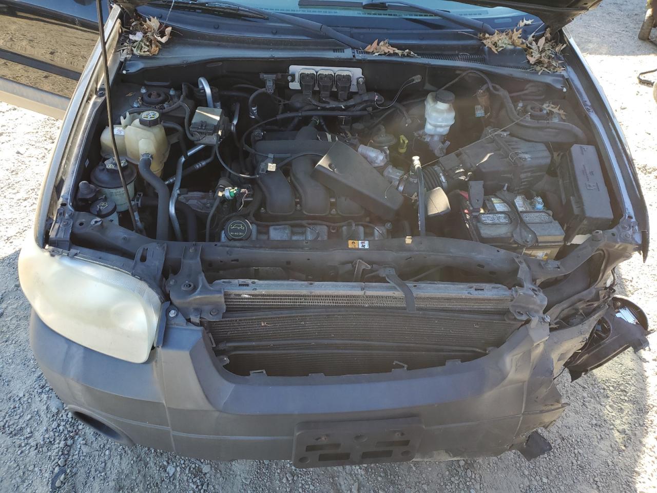 2005 Ford Escape - Image 14
