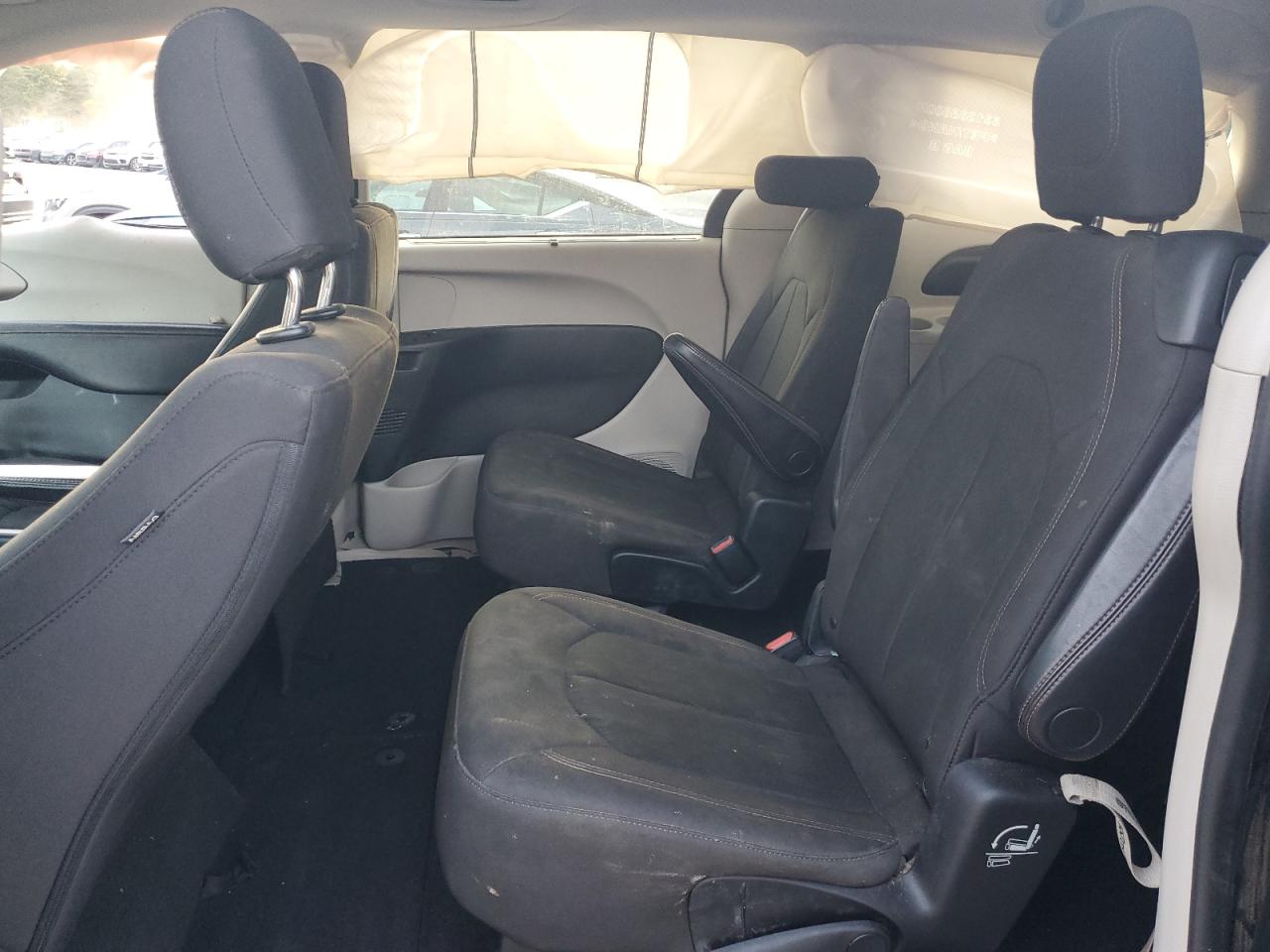 2018 Chrysler Pacifica - Image 11