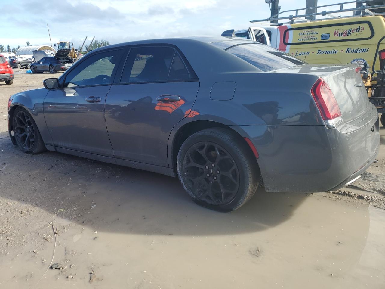 VIN 2C3CCABG4KH559557 2019 CHRYSLER 300 no.2