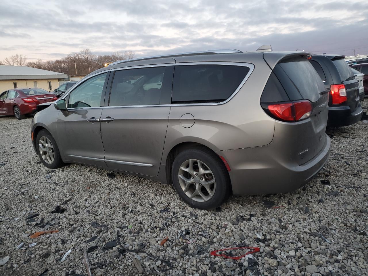 2017 Chrysler Pacifica - Image 2