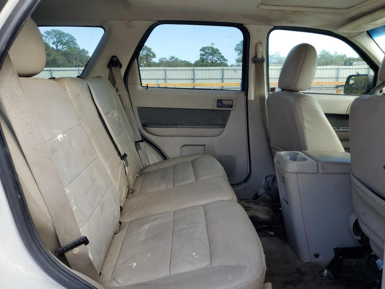 2010 Ford Escape - Image 11