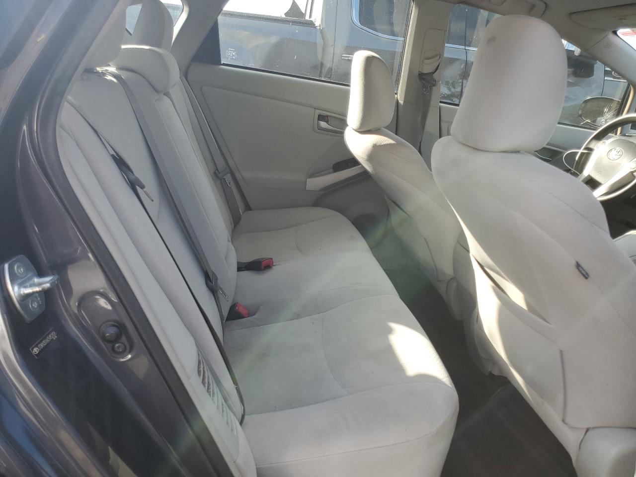 2012 Toyota Prius - Image 10