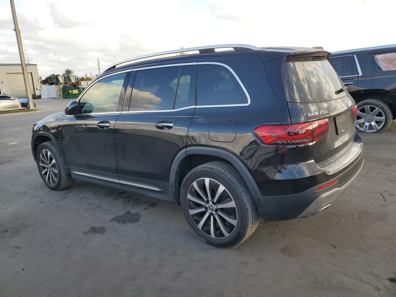 2021 Mercedes-Benz GLB - Image 2