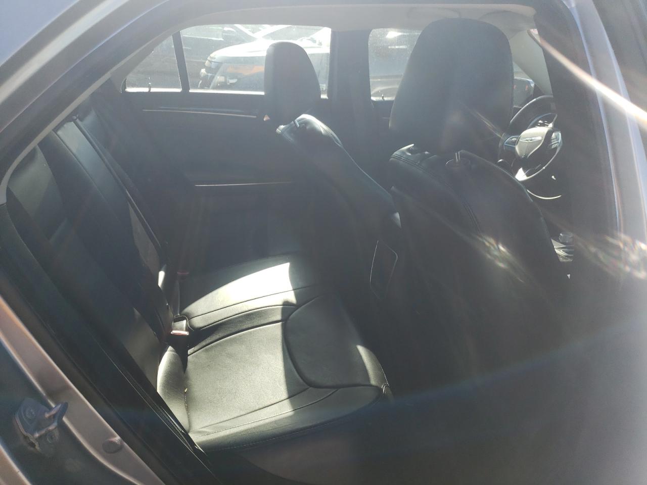 2016 Chrysler 300 - Image 10