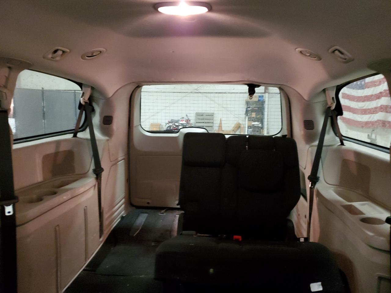 2017 Dodge Caravan - Image 10