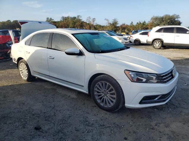  VOLKSWAGEN PASSAT 2017 White