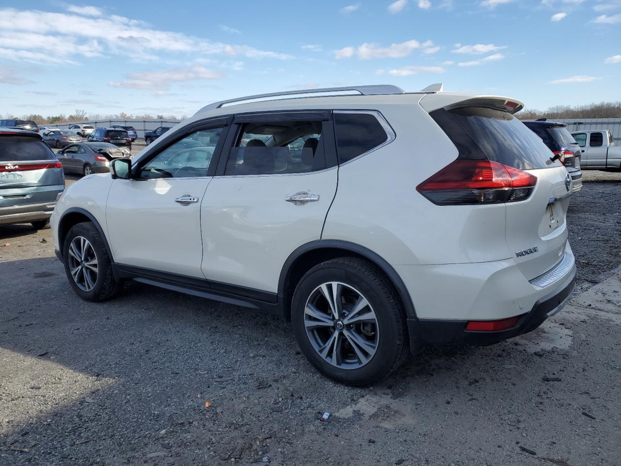 2019 Nissan Rogue - Image 2