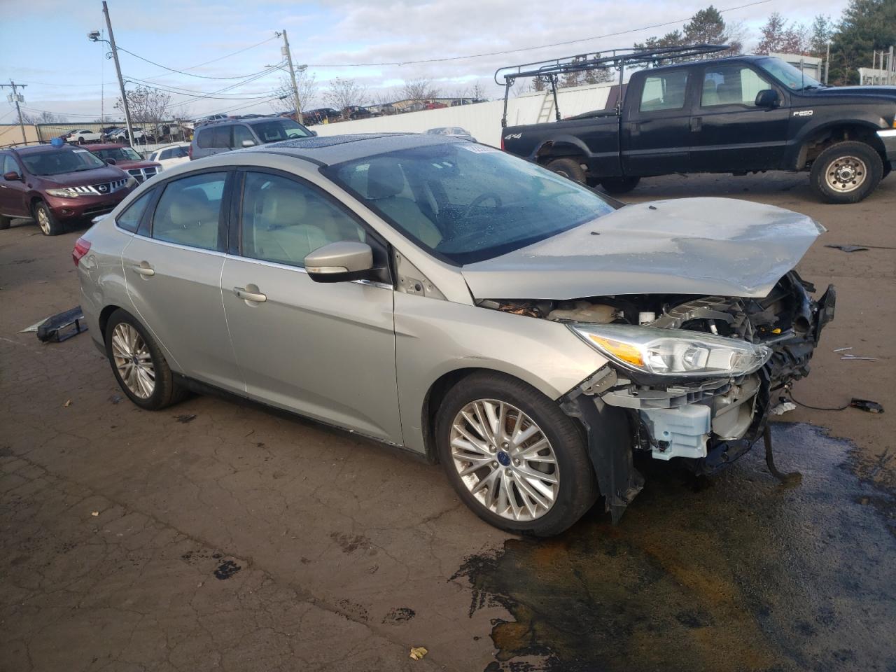 VIN 1FADP3J24FL208426 2015 FORD FOCUS no.4