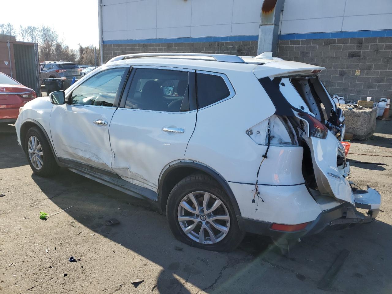 2017 Nissan Rogue - Image 2