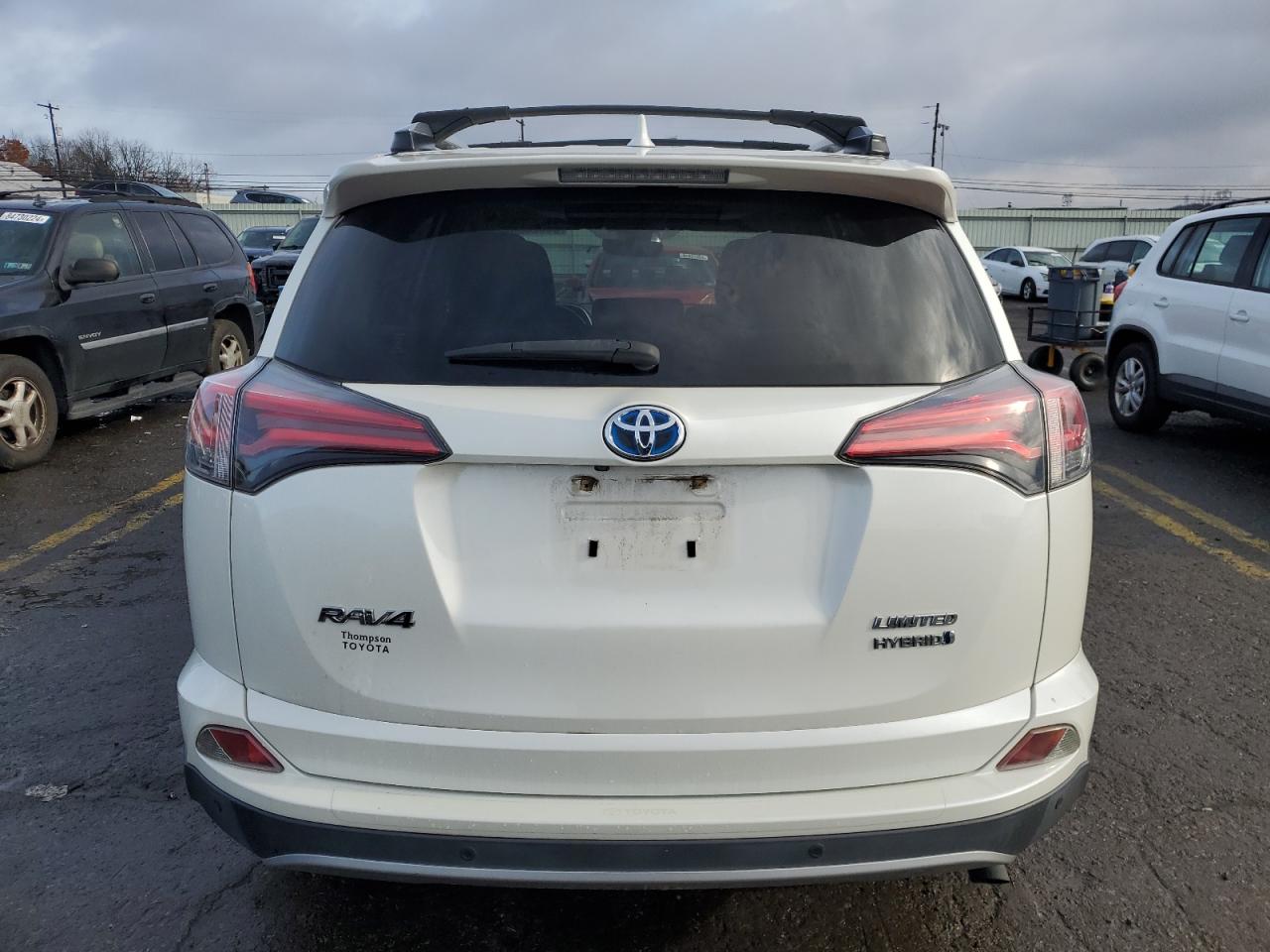 VIN JTMDJREV9HD145517 2017 TOYOTA RAV4 no.6