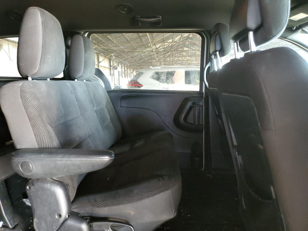 2018 Dodge Caravan - Image 11