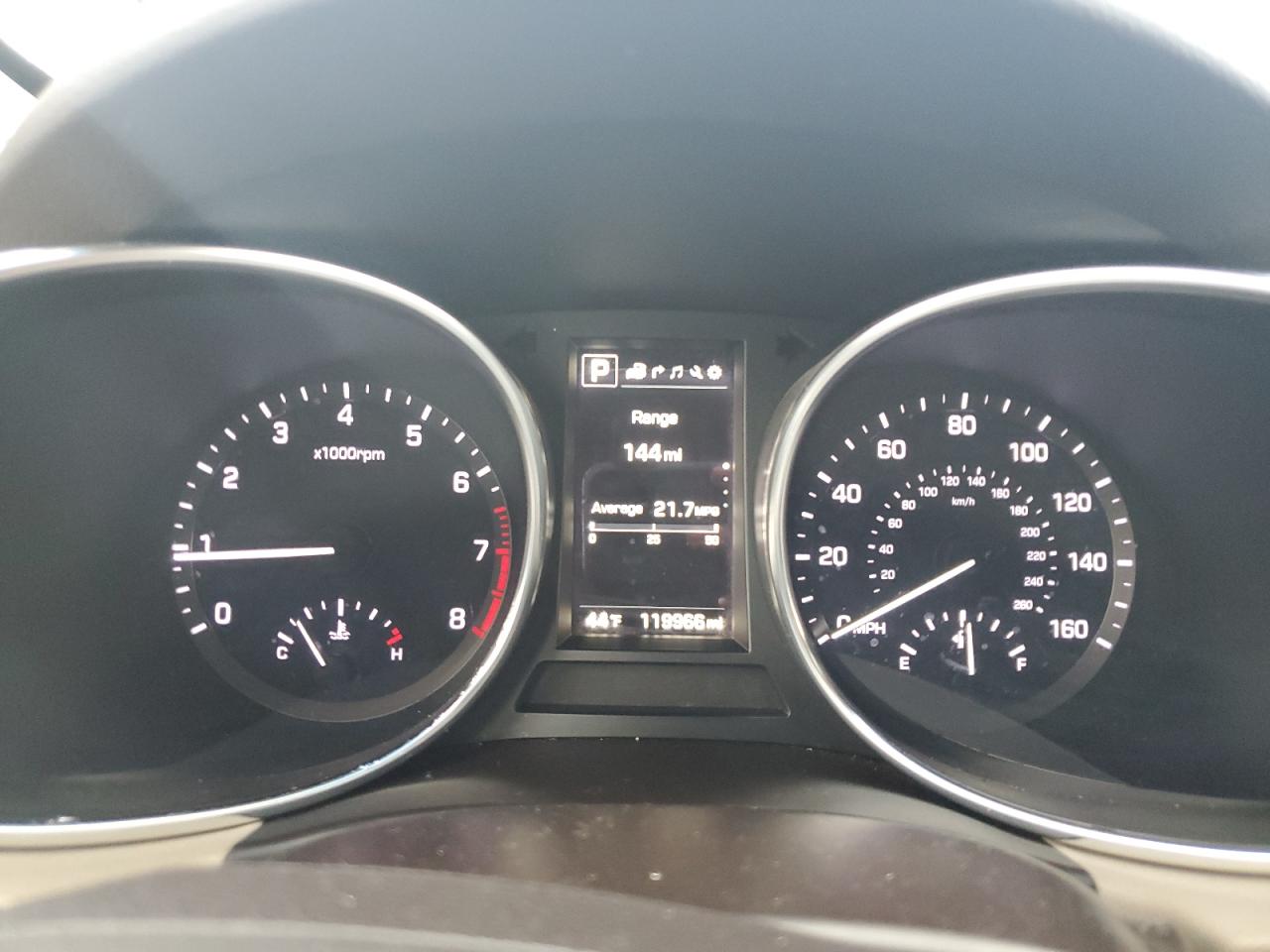 2017 Hyundai Santa Fe - Image 9