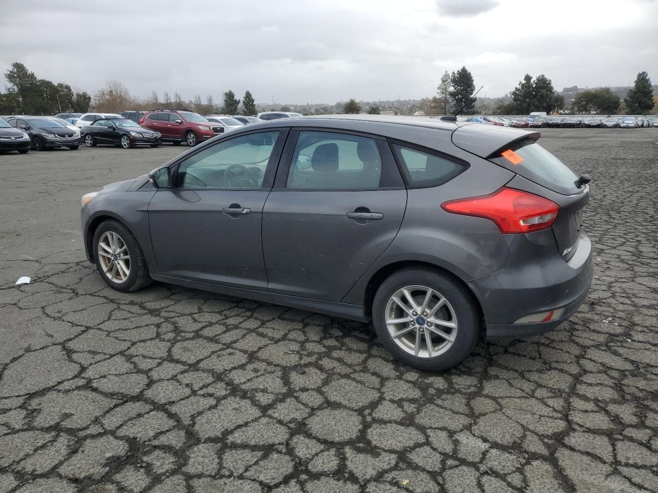 VIN 1FADP3K29FL307208 2015 FORD FOCUS no.2