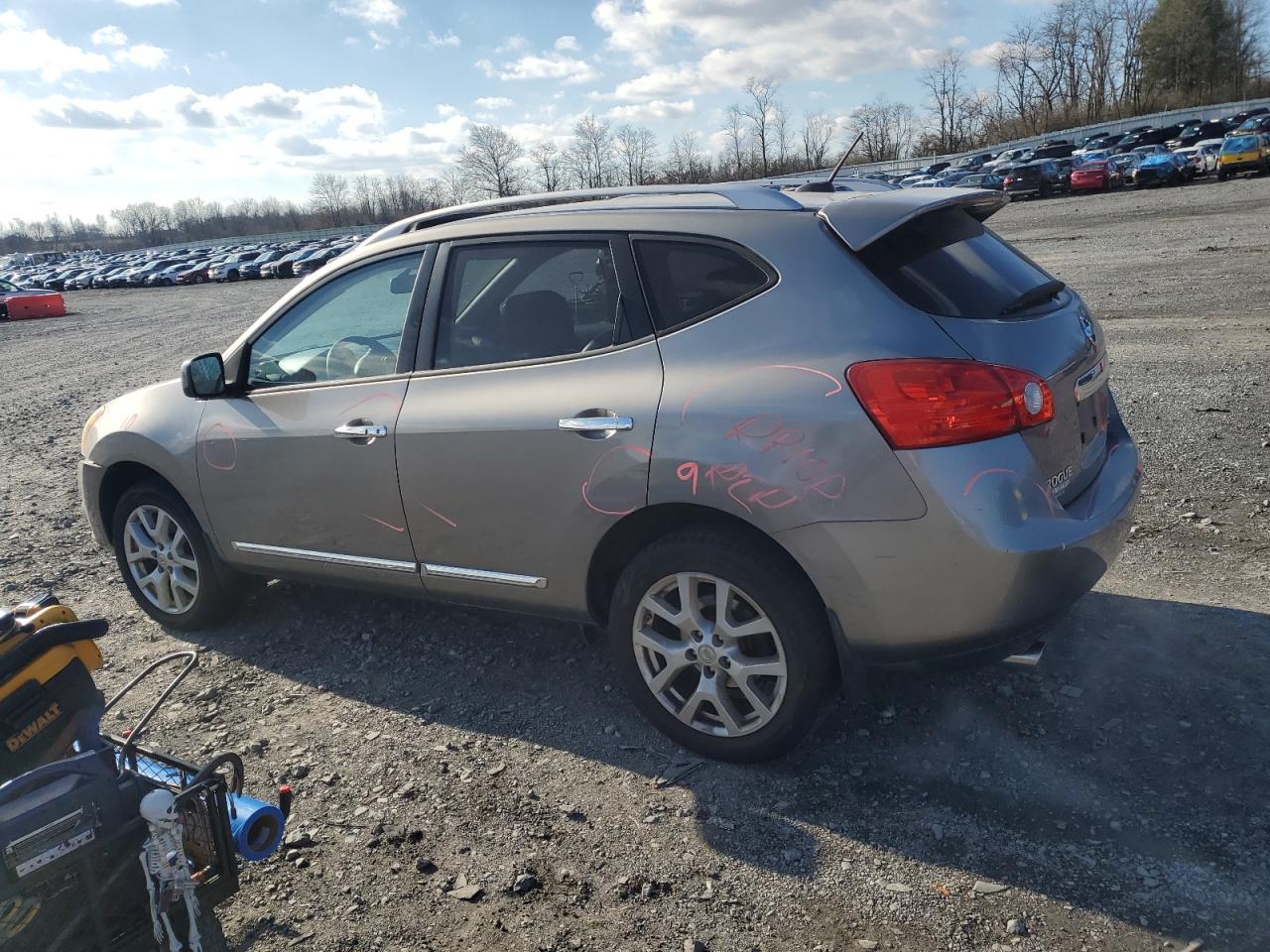 2011 Nissan Rogue - Image 2