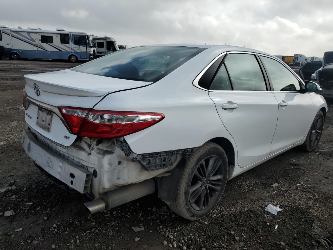 VIN 4T1BF1FK5HU435957 2017 TOYOTA CAMRY no.3