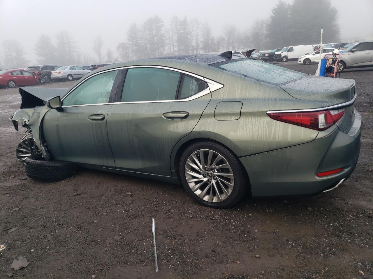 2019 Lexus ES - Image 2