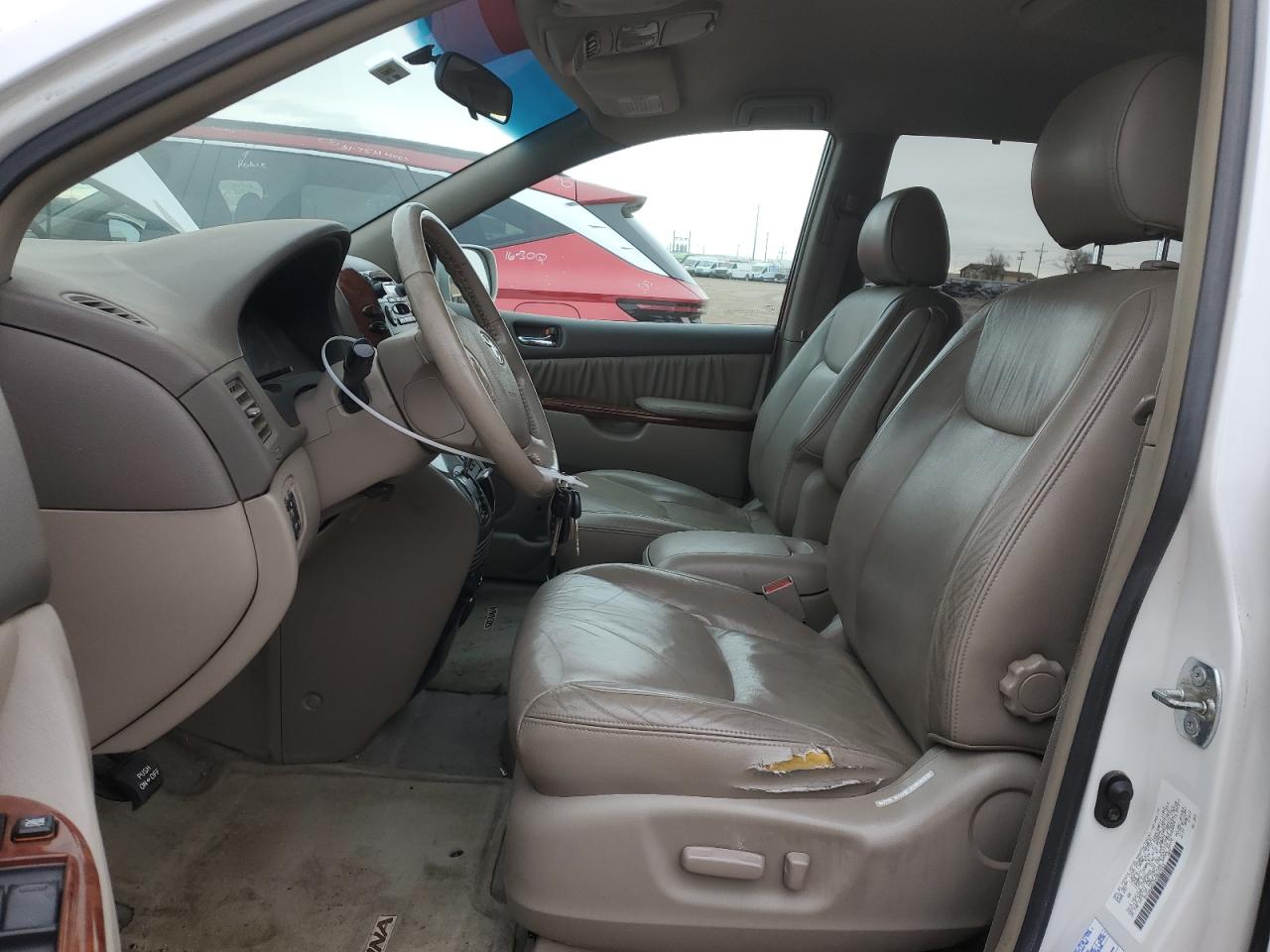 2004 Toyota Sienna - Image 7