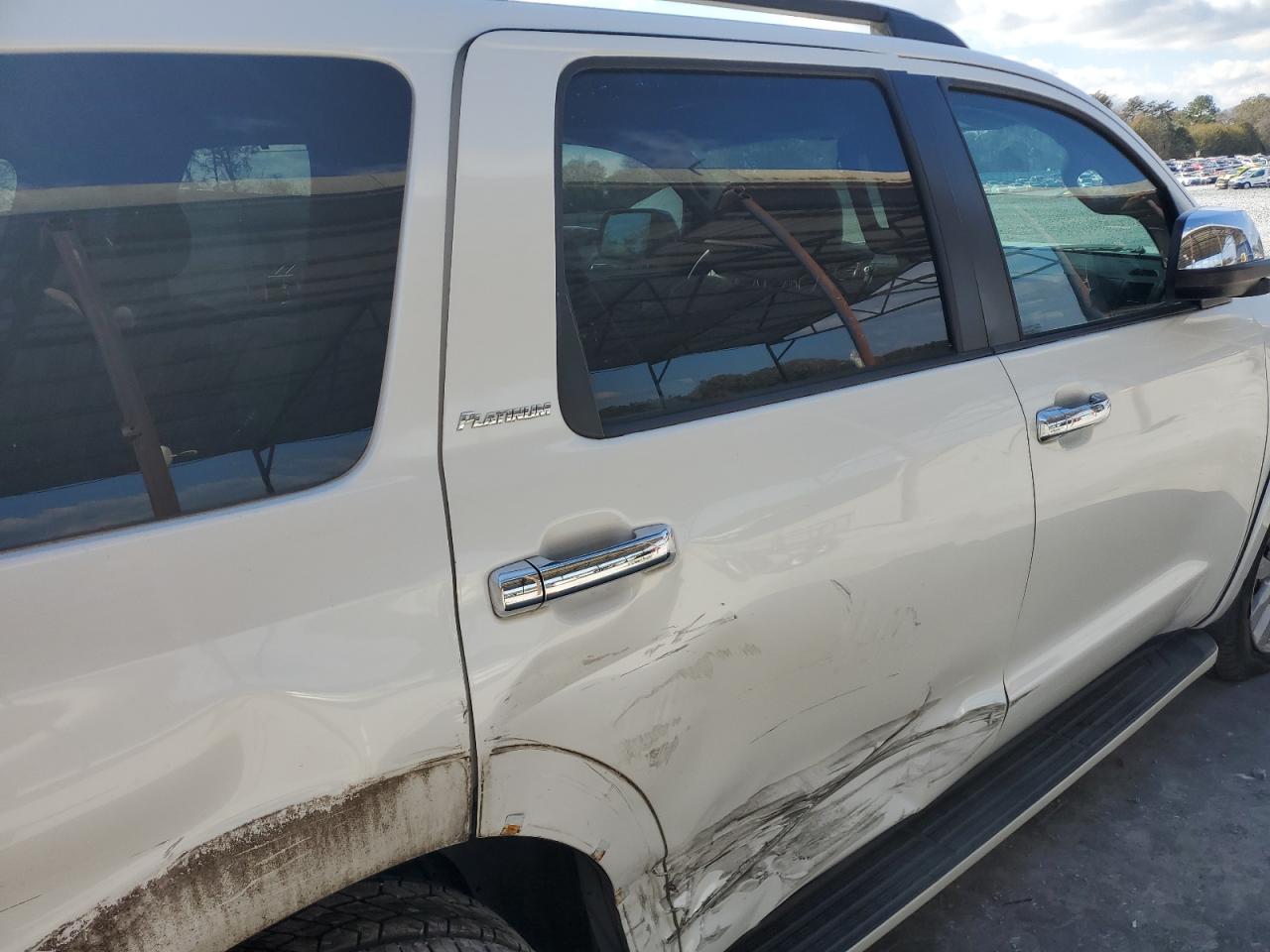2010 Toyota Sequoia - Image 11