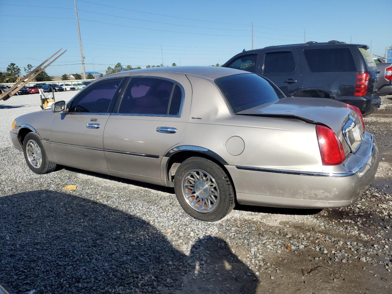 2000 Lincoln Town Car - Image 2