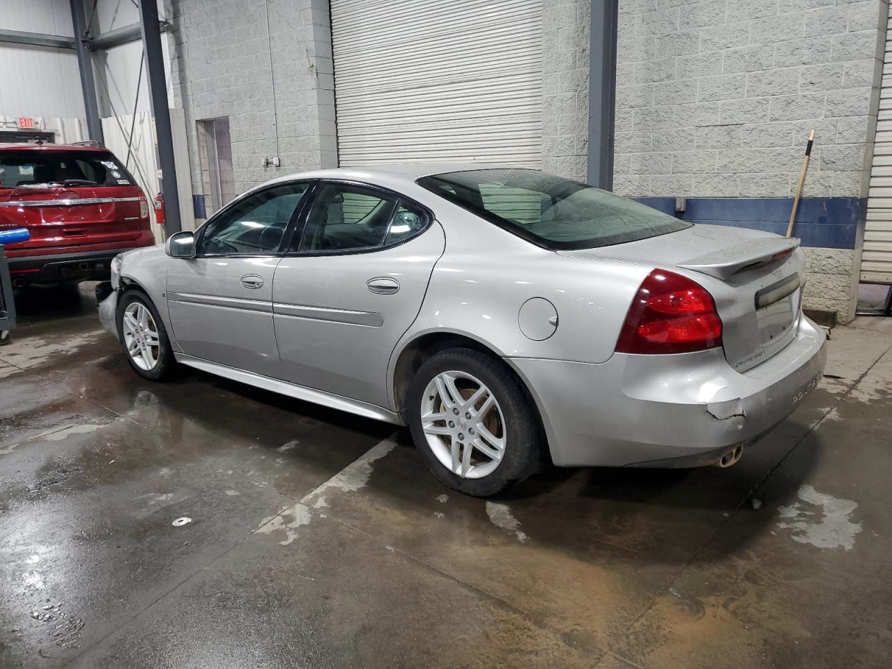 2007 Pontiac Grand Prix - Image 2