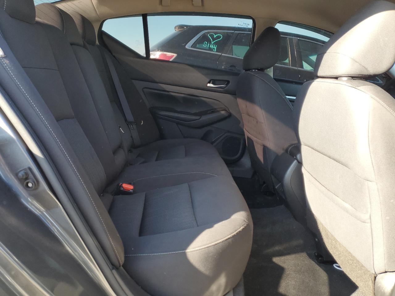 2021 Nissan Altima - Image 10