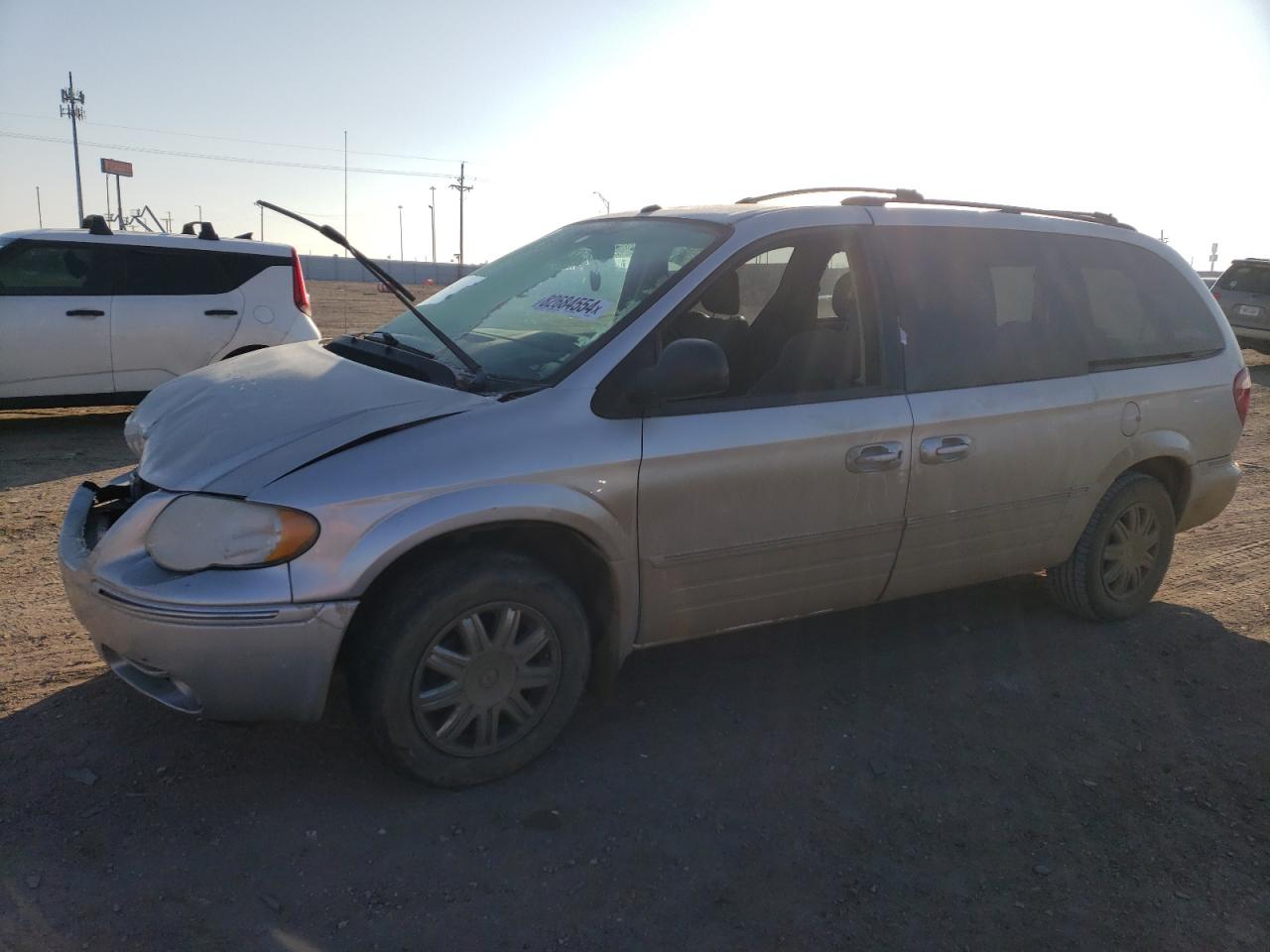 2007 Chrysler Town & Country - Image 1
