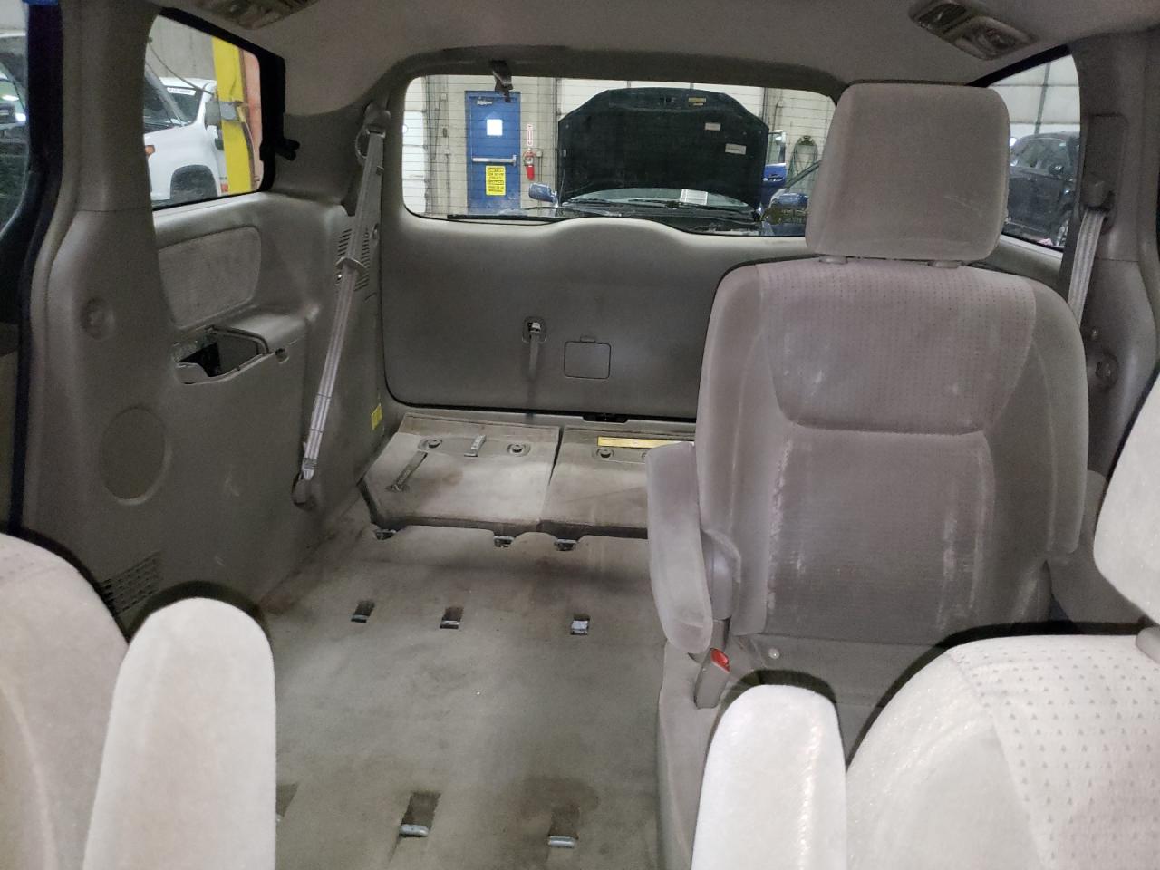 2009 Toyota Sienna - Image 10