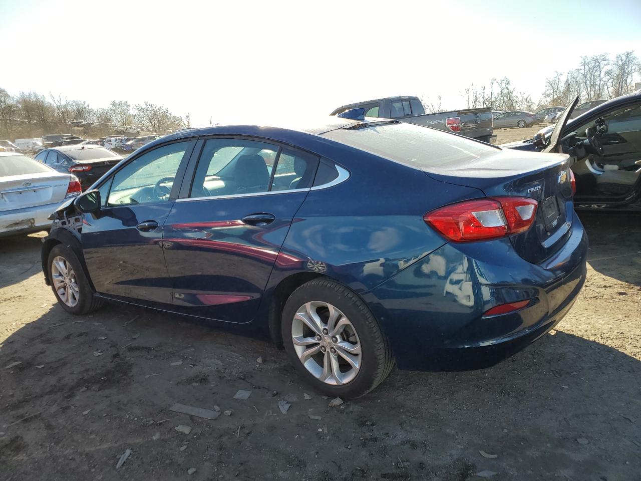 2019 Chevrolet Cruze - Image 2
