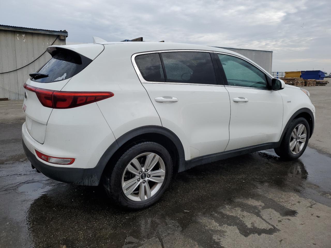 VIN KNDPMCAC8H7227873 2017 KIA SPORTAGE no.3