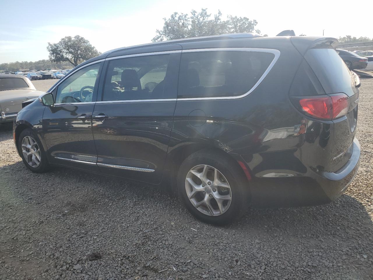 2020 Chrysler Pacifica - Image 2