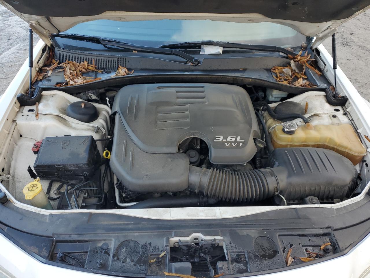 2012 Chrysler 300 - Image 11