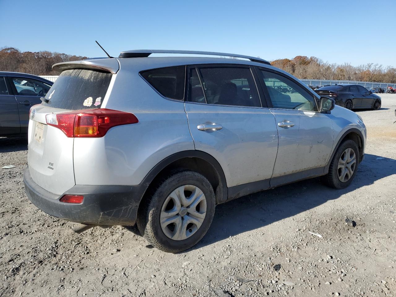 VIN JTMBFREV7FD138023 2015 TOYOTA RAV4 no.3