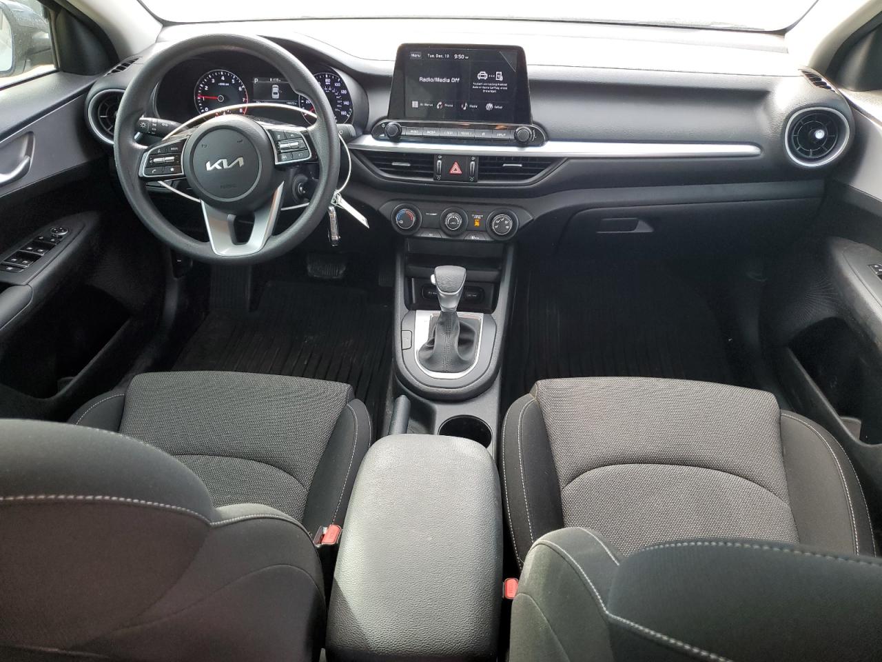 2023 Kia Forte - Image 8