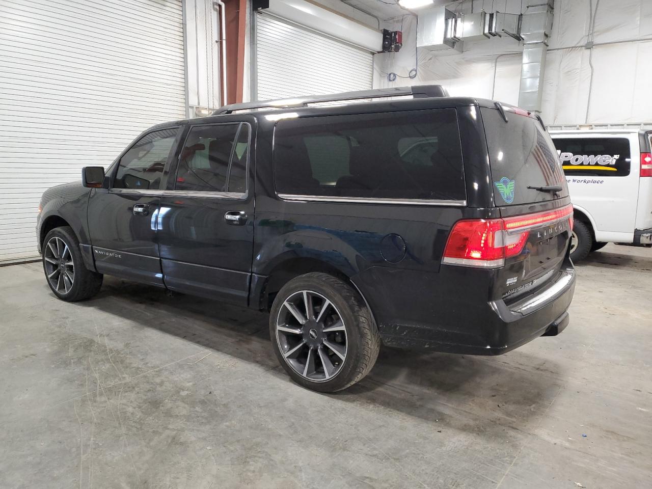 2017 Lincoln Navigator - Image 2